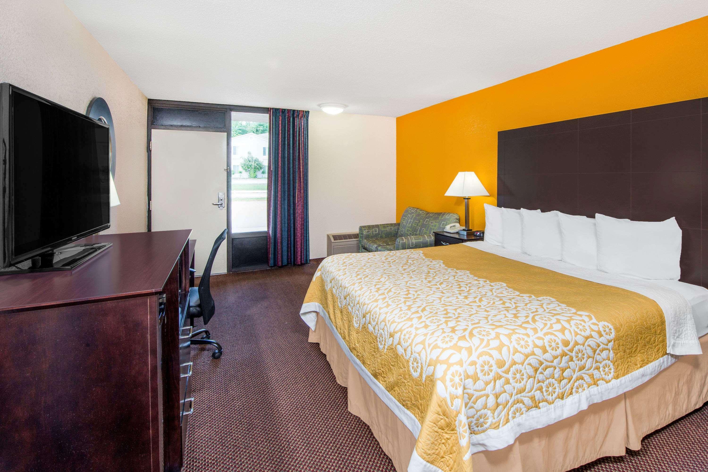 Days Inn By Wyndham Calvert City - Paducah East Bagian luar foto