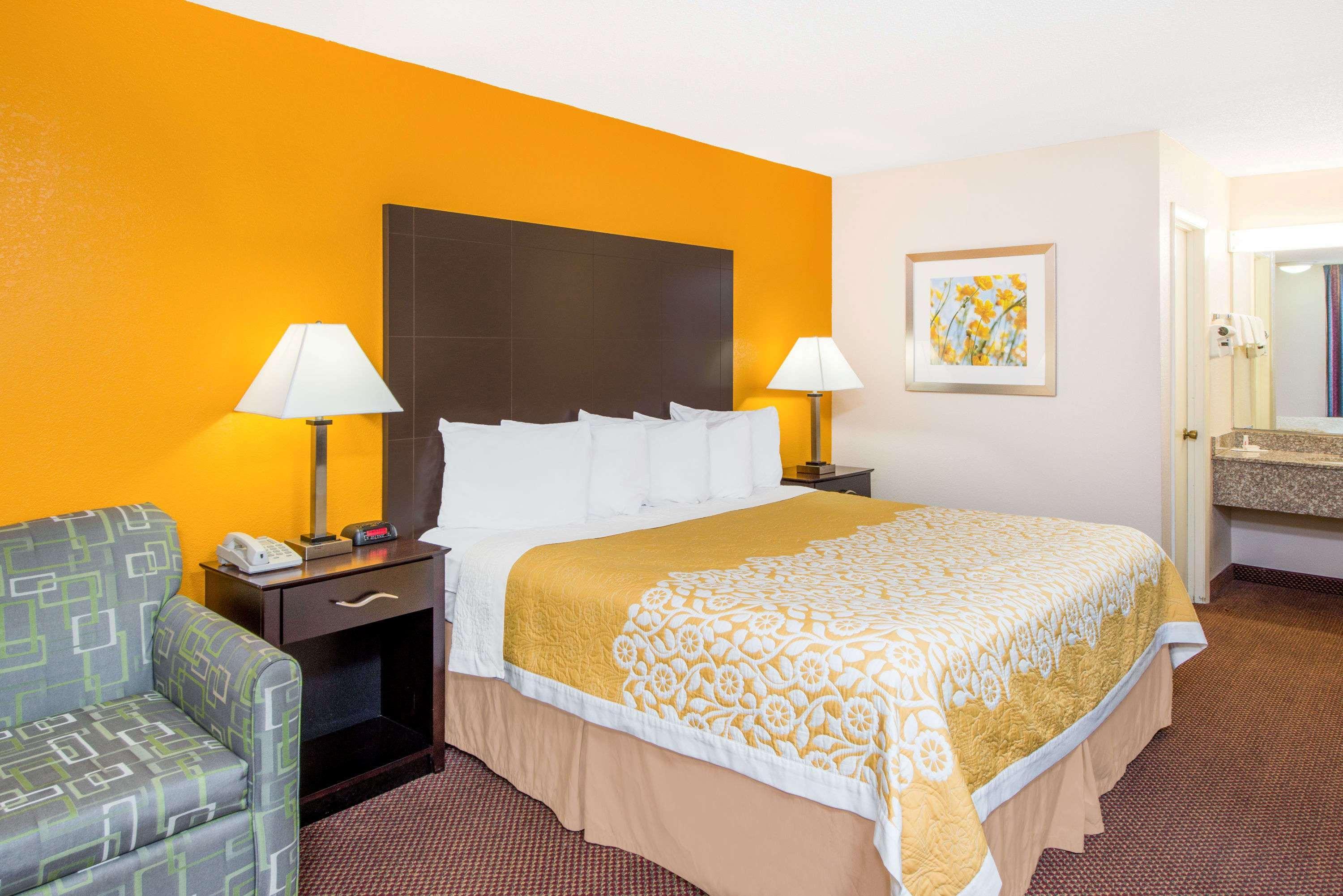 Days Inn By Wyndham Calvert City - Paducah East Bagian luar foto