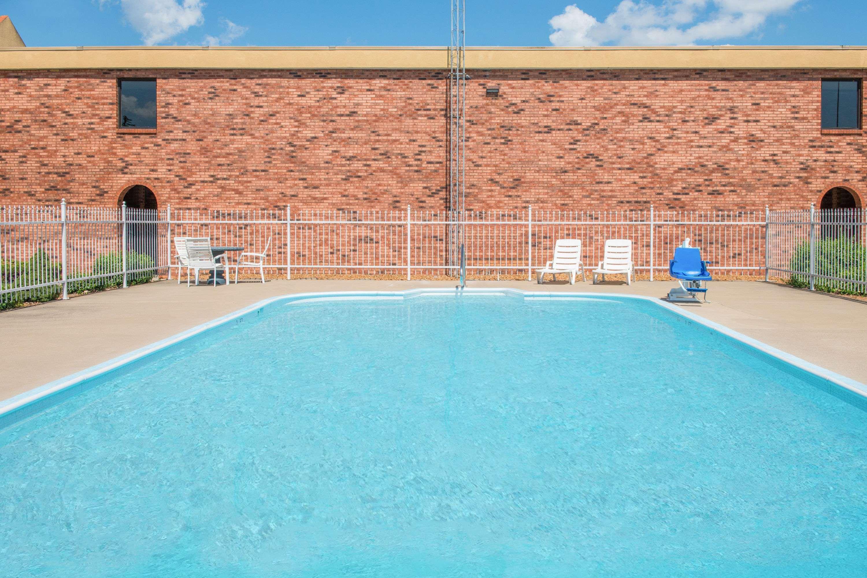 Days Inn By Wyndham Calvert City - Paducah East Bagian luar foto